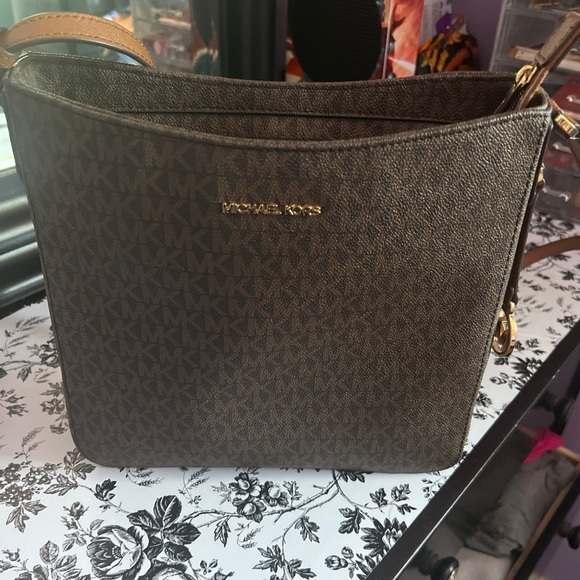Michael Kors Jet Set Travel Large Logo Messenger bag